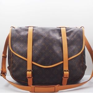 🎅🏼LIKE NEW!! New Vachetta!! 💞Auth Louis Vuitton SAUMUR 43 crossbody bag💕❣️